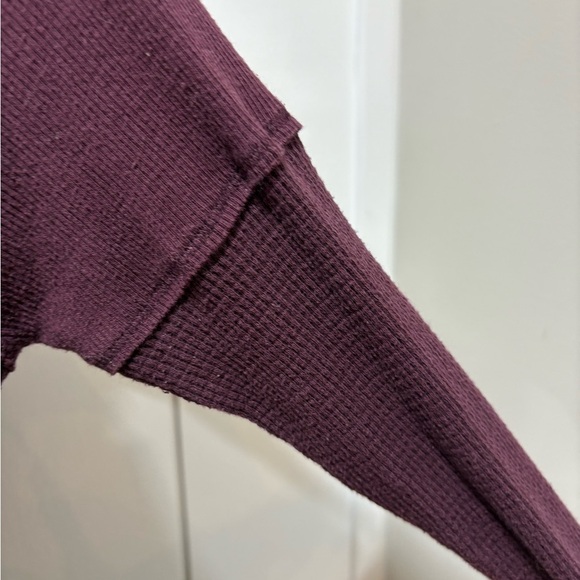 TNA Aritzia Alder Thermal Top Size XS  Waffle Knit Crewneck Pullover Burgundy - Picture 3 of 4
